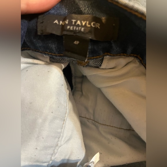 Ann Taylor The Trouser Jeans Wide Leg Relaxed Fit Dark Rinse Size 4 Petite - Picture 9 of 9